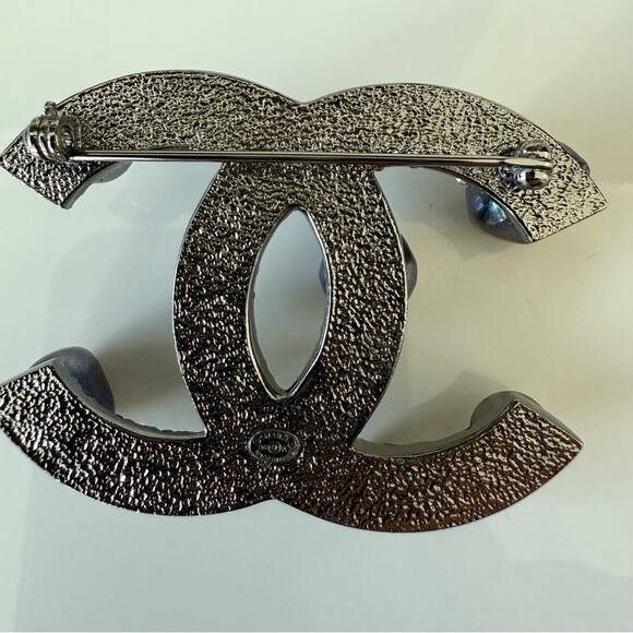 CHANEL women brooch with natural pearls Authentic - Picture 6 of 8
